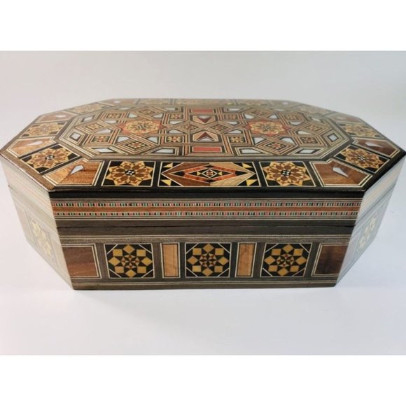 Luxurious Mother of Pearl Syrian Mosaic Box - Picture 3 of 6